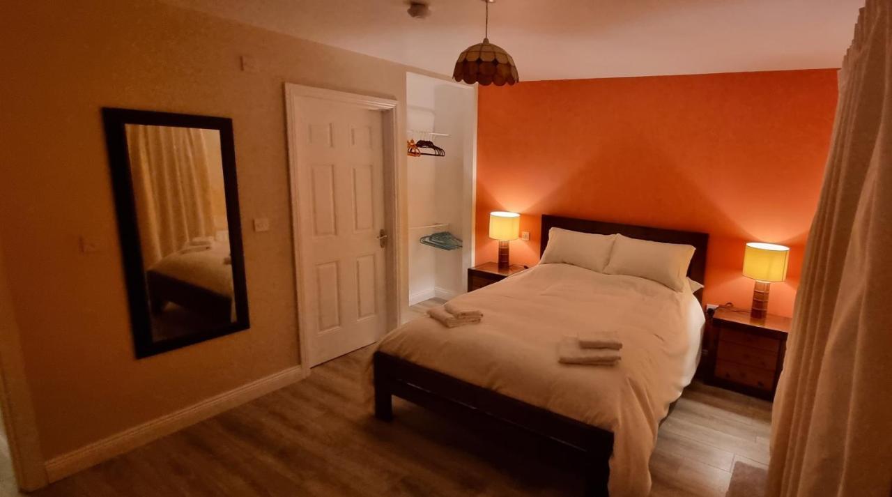 Spacious Curragh 2-Bed Apartment With Own Entrance Brownstown 외부 사진