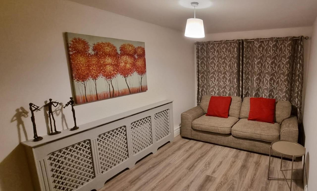 Spacious Curragh 2-Bed Apartment With Own Entrance Brownstown 외부 사진