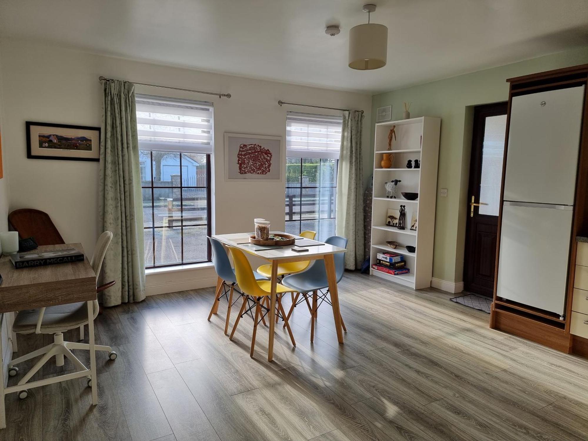 Spacious Curragh 2-Bed Apartment With Own Entrance Brownstown 외부 사진