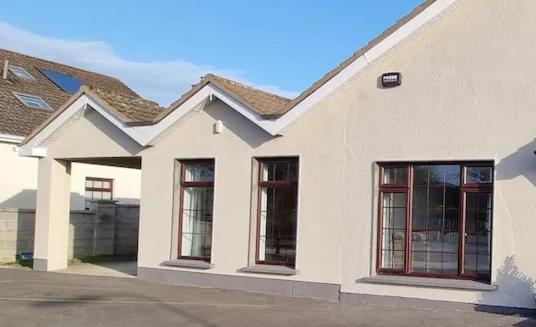 Spacious Curragh 2-Bed Apartment With Own Entrance Brownstown 외부 사진